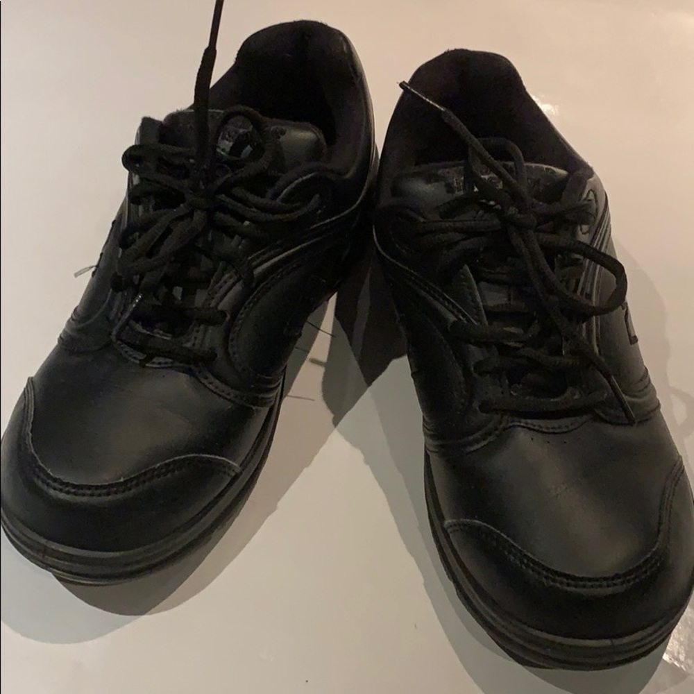 Women’s black new balance size 9